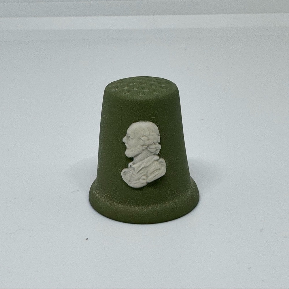 Wedgwood J2000T Shakespeare Sage Jasperware Thimble